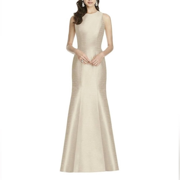Alfred Sung Formal Trumpet Gown / Dress Sleeveless Back Bow in Champagne, Size 0 - Picture 1 of 17